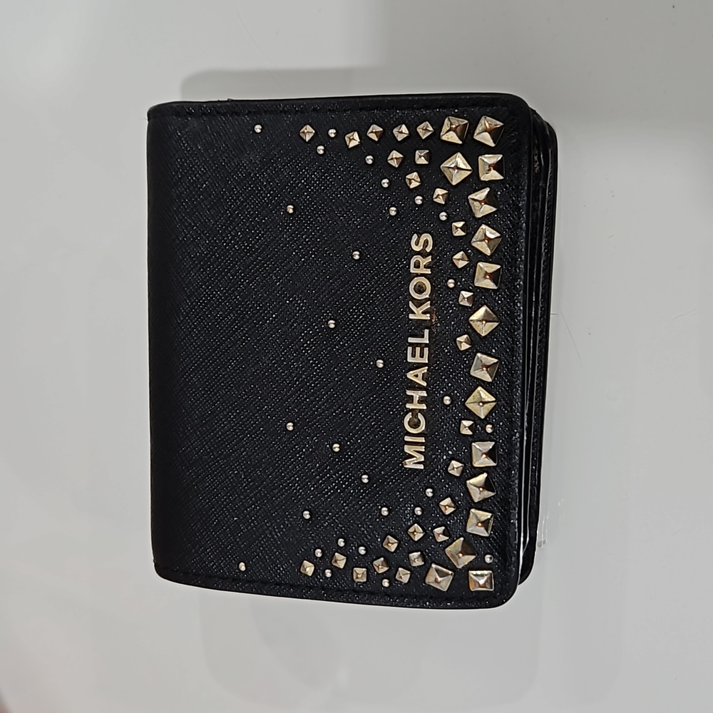 SOLD | Excellent condition Michael Kors small wallet